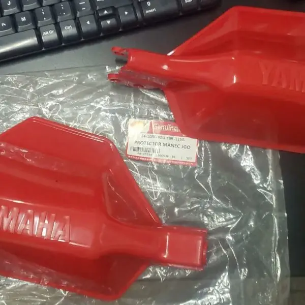 KIT ROMPEVIENTOS PROTECTOR DE MANECILLA YBR125G ROJO YOG