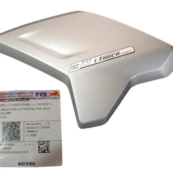 REJILLA COBERTOR DE CHASIS GRIS CON CALCOMANIA IZQUIERDO RAIDER 125 TVS