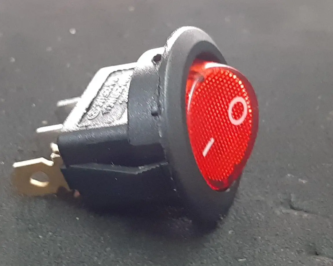 1584837860_WhatsApp20Image202019-08-3020at208.50.4220AM.jpeg INTERRUPTOR SWITCH REDONDO 3 VIAS PATAS SIN MARCA - Imagen 1