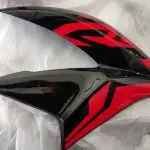 COBERTOR DE TANQUE RH NEGRO ROJO FXR 200 FREEDOM
